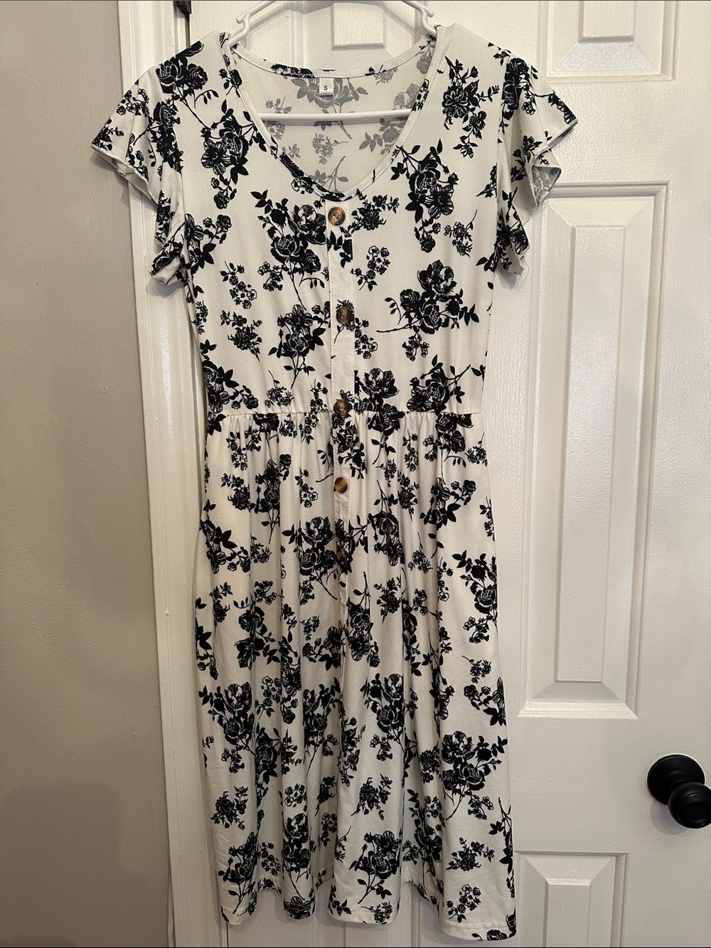 Women’s Black Floral Button-Front White Dress